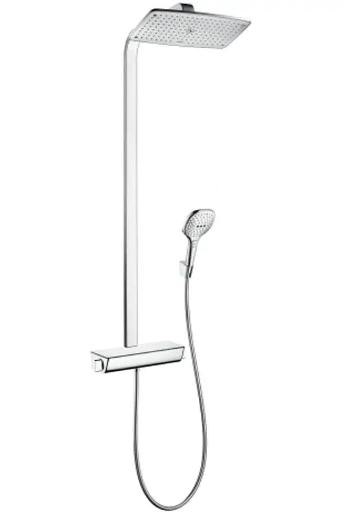 Hansgrohe Duschsystem mit großer Regendusche und Handbrause, kombiniert mit einem Thermostat. Design in verchromtem Finish und flexibler Schlauchführung.